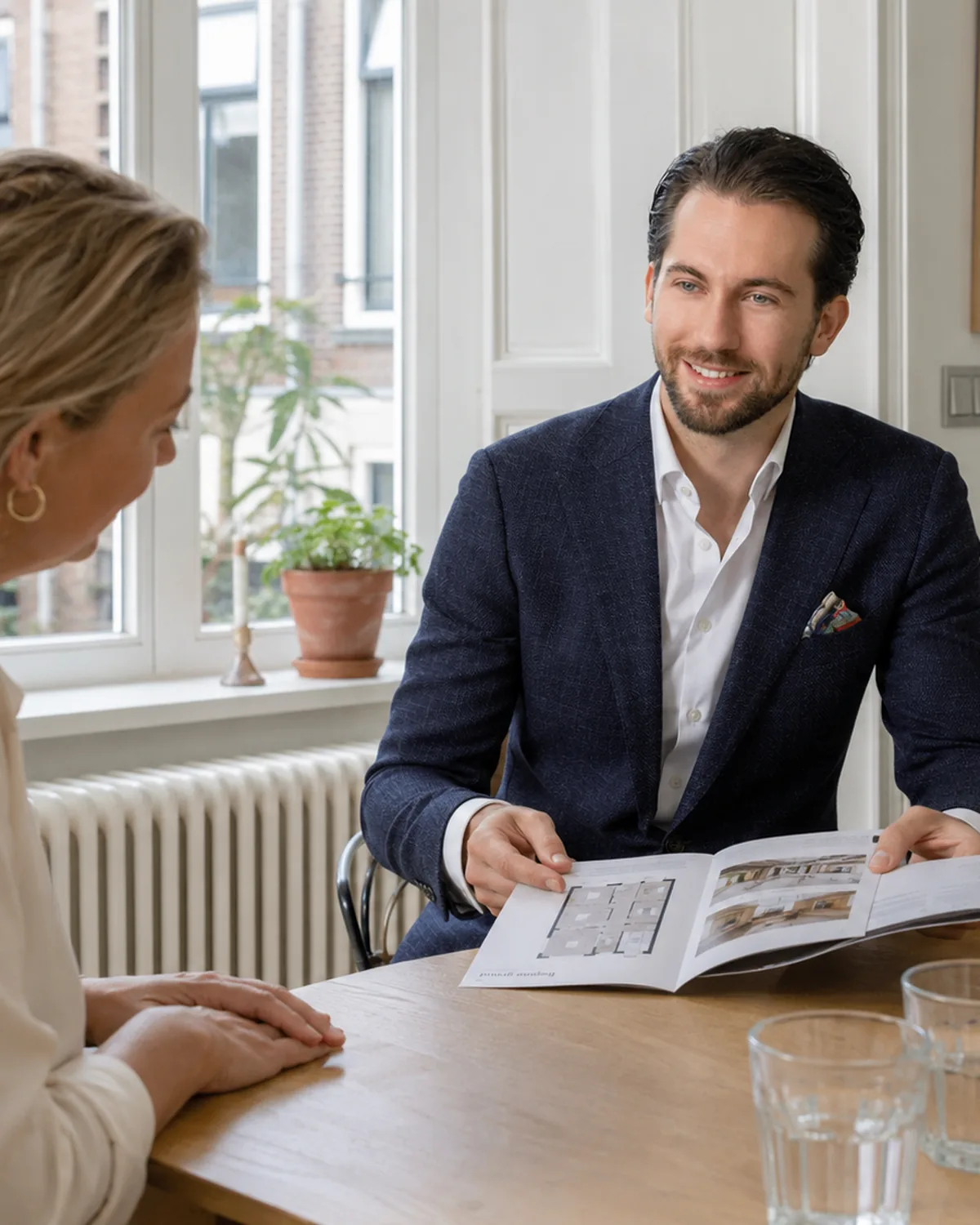 Makelaar Zwolle in gesprek met klant
